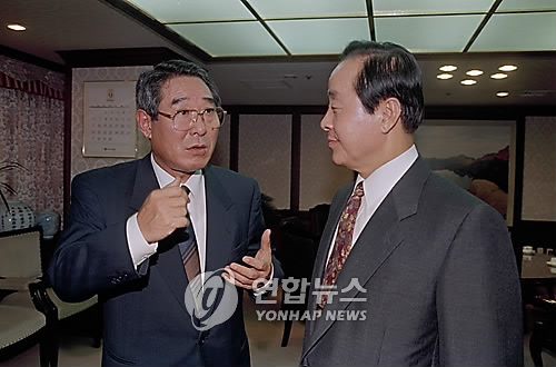 1992년 9월3일 김영삼(오른쪽) 민자당 총재와 김용태 원내총무 [사진=연합뉴스] 