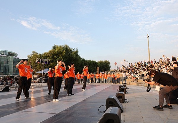2022 서울생활예술페스티벌 COLLABO 250 사전 공개 행사에서 스트리트 댄스 공연이 펼쳐지고 있는 모습.[사진=연합뉴스]