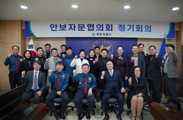 목포경찰서는 15일 북한 이탈 주민의 안정적 정착 지원과 국가안보 분야 자문을 위한 안보자문협의회 상반기 정기회의를 개최했다.