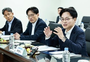 '10대 초격차 기술' 중견기업 육성…2035년까지 1조 원 투입한다